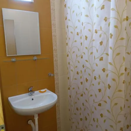 Lyudiev Апартамент *